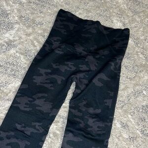 Spanx Look-At-Me-Now Seamless Leggings